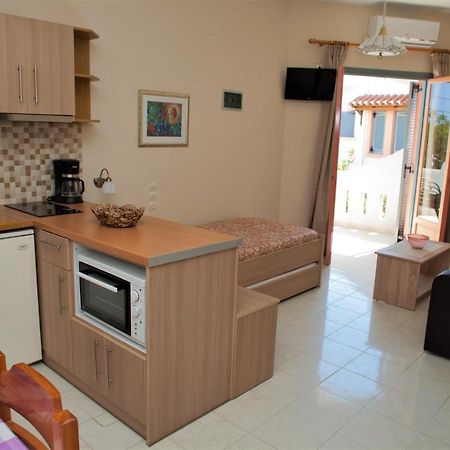 Palmira Apartments Makrýgialos エクステリア 写真