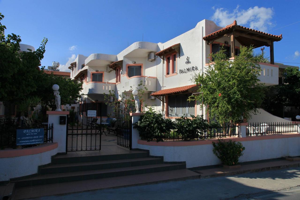 Palmira Apartments Makrýgialos エクステリア 写真
