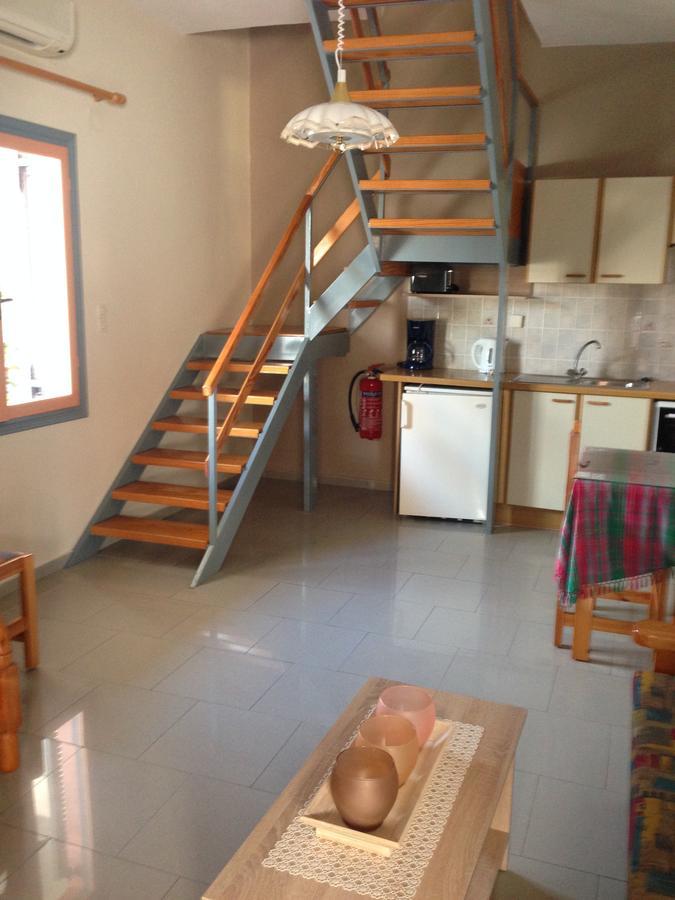 Palmira Apartments Makrýgialos エクステリア 写真
