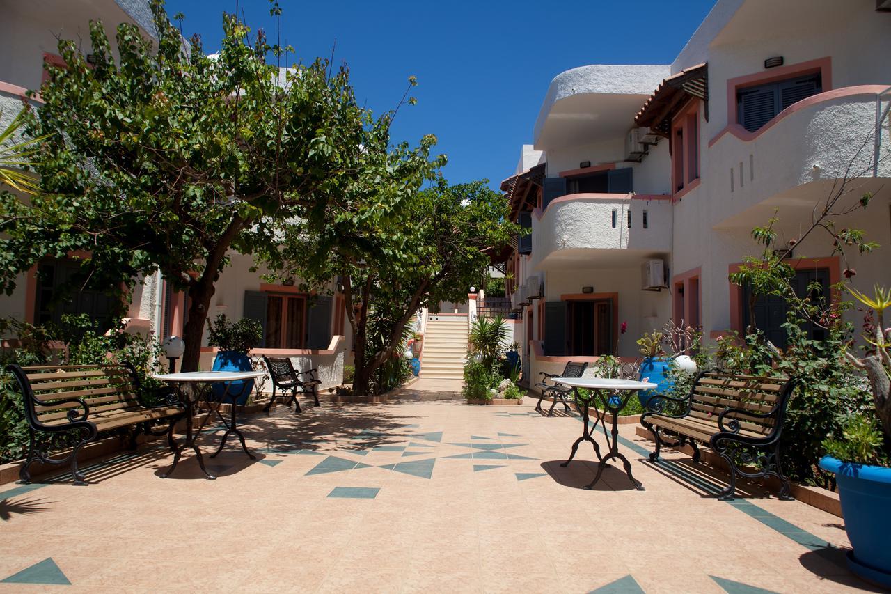 Palmira Apartments Makrýgialos エクステリア 写真