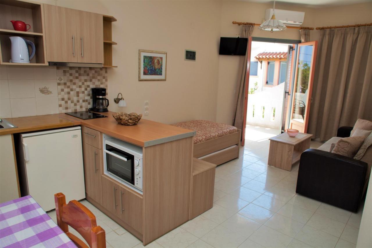 Palmira Apartments Makrýgialos エクステリア 写真