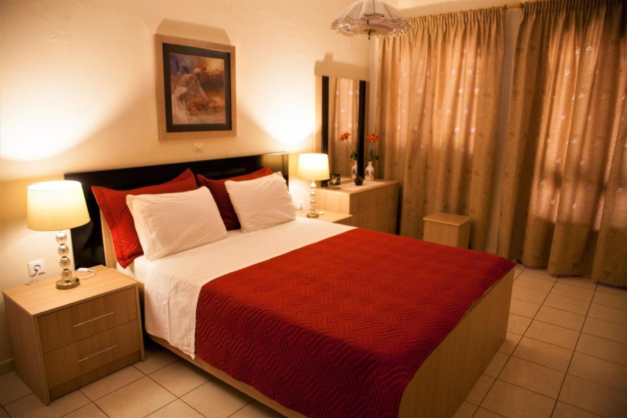 Palmira Apartments Makrýgialos エクステリア 写真