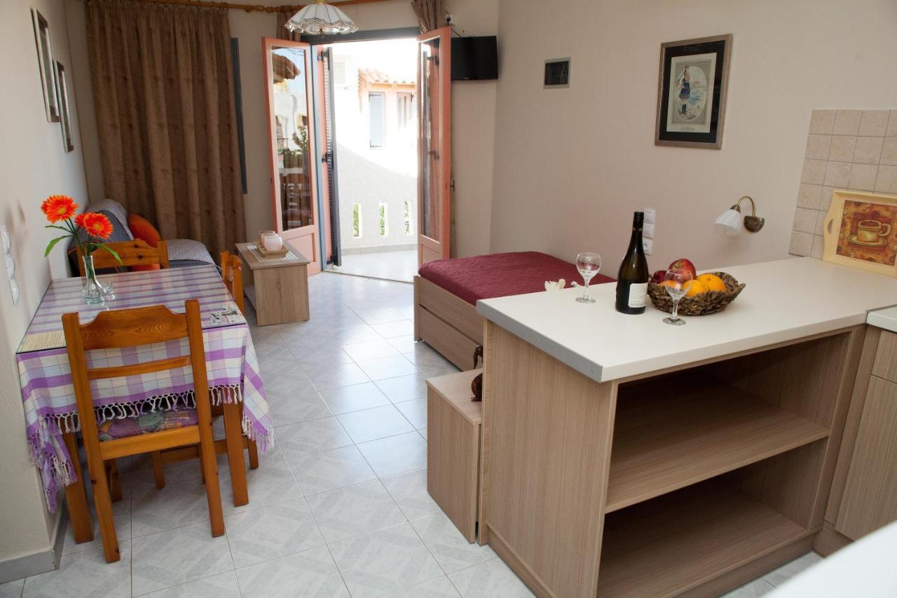 Palmira Apartments Makrýgialos エクステリア 写真
